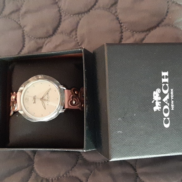 Coach Watch ⌚ with hearts on the band NWT - Picture 5 of 6